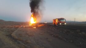 واژگونی کامیون و آتش گرفتن آن در جاده راور_کرمان با یک مصدوم