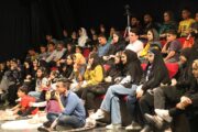 اولین پلاتو (تماشاخانه) شهرستان راور با اجرای تئاتری از «گروه تیاتر آفرینش» افتتاح شد