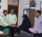 تجلیل پلیس راور از برنده مسابقه کتابخوانی سومین پویش مردمی کودکان سایبری